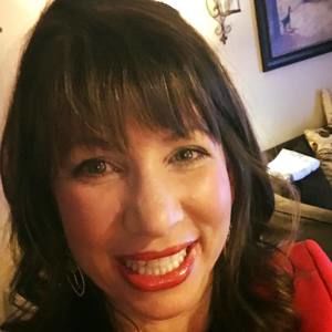 Meet your Posher, Crystal